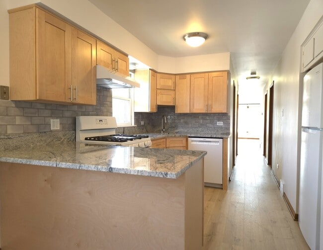Building Photo - 7010 W Diversey Ave