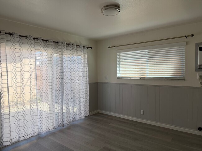 Foto del edificio - 400 W Glendon Way