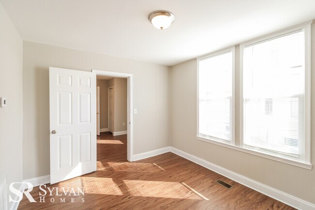 Building Photo - 4BR 2BA Rosedale home