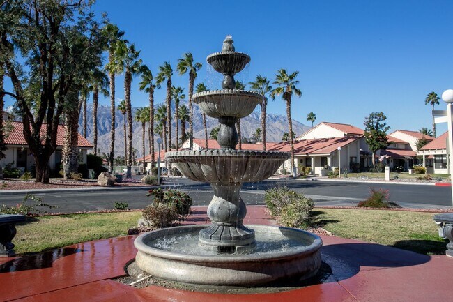Foto del edificio - Great Corner Lot Condo at Mountain Shadows!