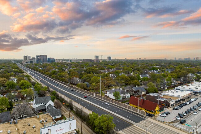 Heading into Dallas from University Park is easy, thanks to the highway.