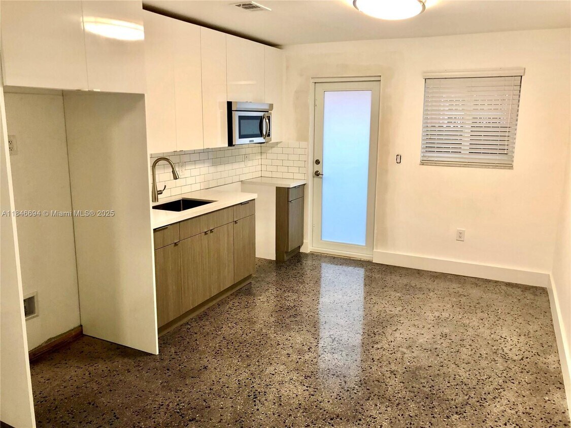 Foto del edificio - 3532 NW 6th St