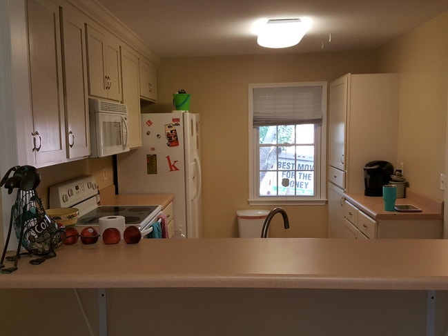 Kitchen - 14 Foy Creek Dr