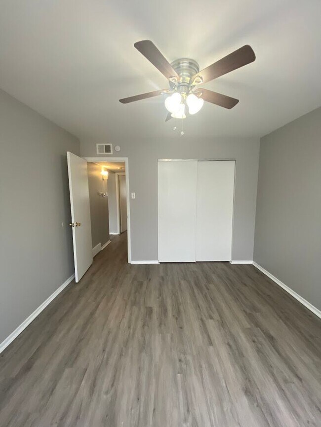 Foto del edificio - $200 Off 1ST Month Rent May Special! Fresh...