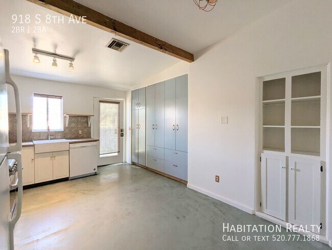 Building Photo - Original Adobe, 2Bed/2Bath Home at the Bar...