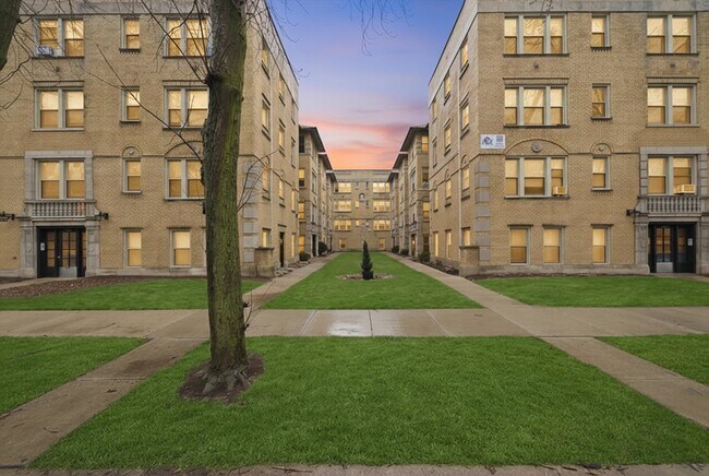 Foto del edificio - 7520 1/2 N Seeley Ave