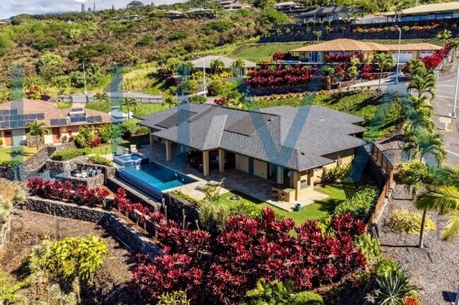 Foto del edificio - 4 bedroom 3.5 bathroom home with pool