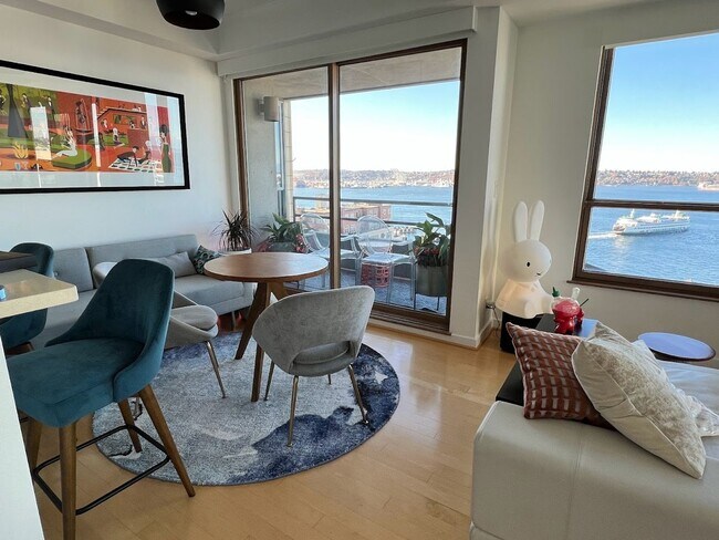 Building Photo - Incredible 2bd Downtown Condo