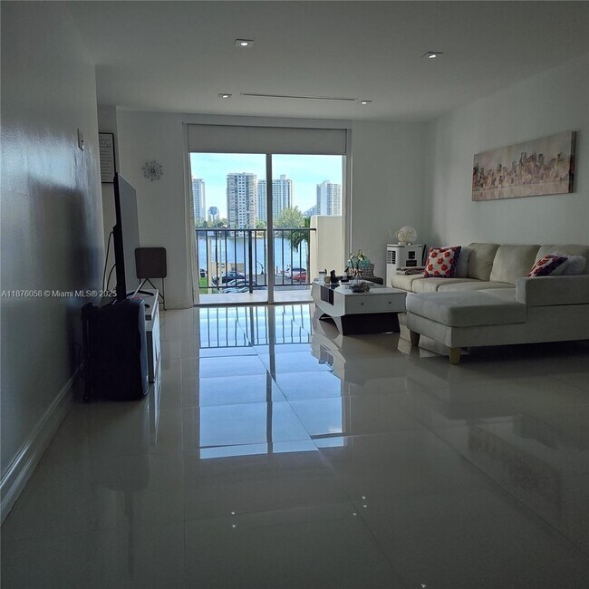 Foto del edificio - 2750 NE 183rd St