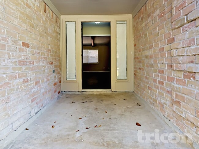 Building Photo - 16311 Green Shade Dr