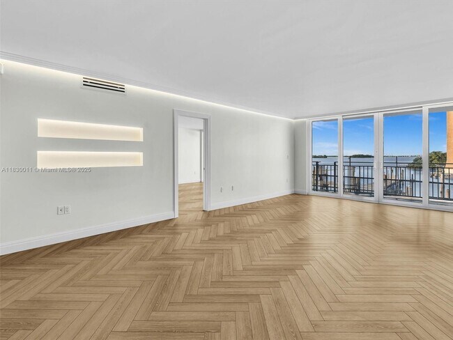 Foto del edificio - 770 NE 69th St