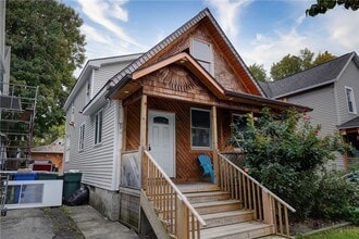 Building Photo - 413 Caroline St