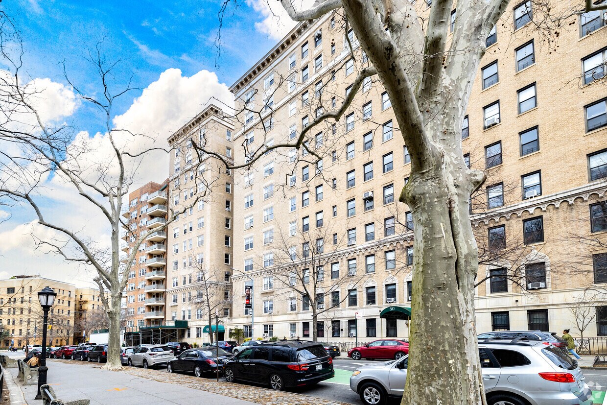 Foto del edificio - 36 Plaza St E