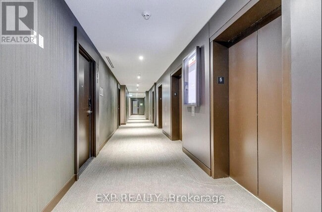 Photo du bâtiment - 448 Burnhamthorpe Rd W