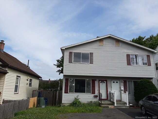 Building Photo - 107 Robin St