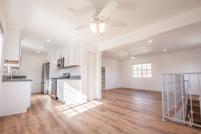 Huge Apartment! - 2945 S W View St