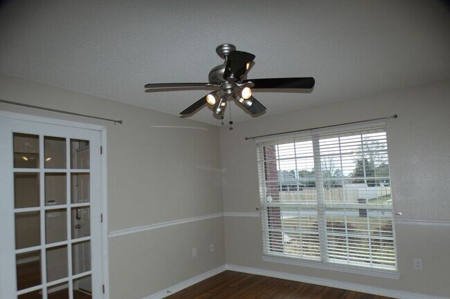 Building Photo - 4766 Thousand Oaks Blvd