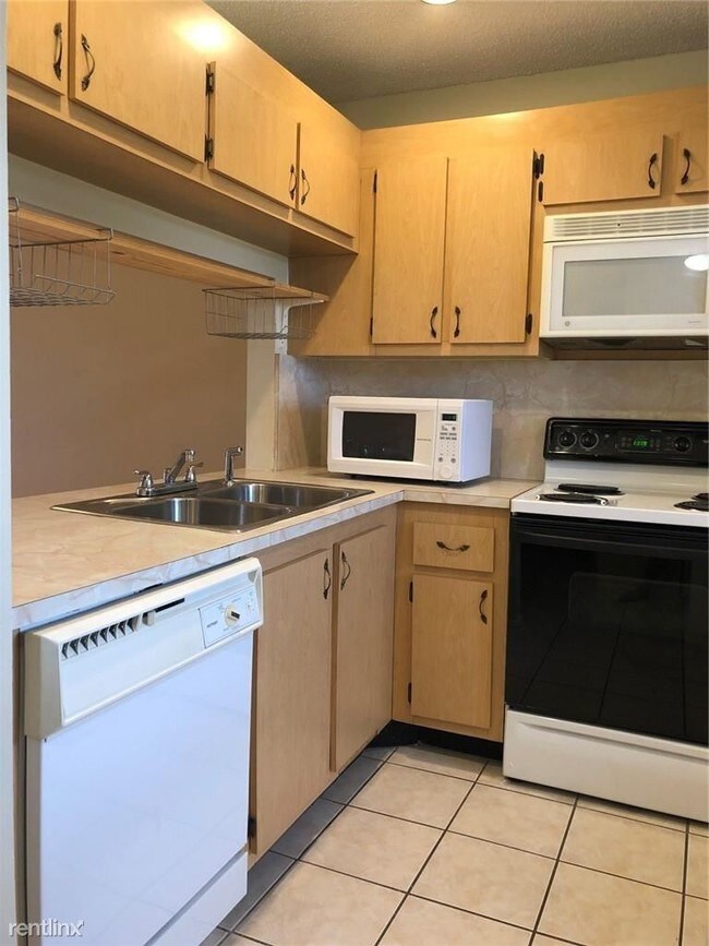 Building Photo - 2 br, 2 bath Condo - 163 NW 93rd Ave