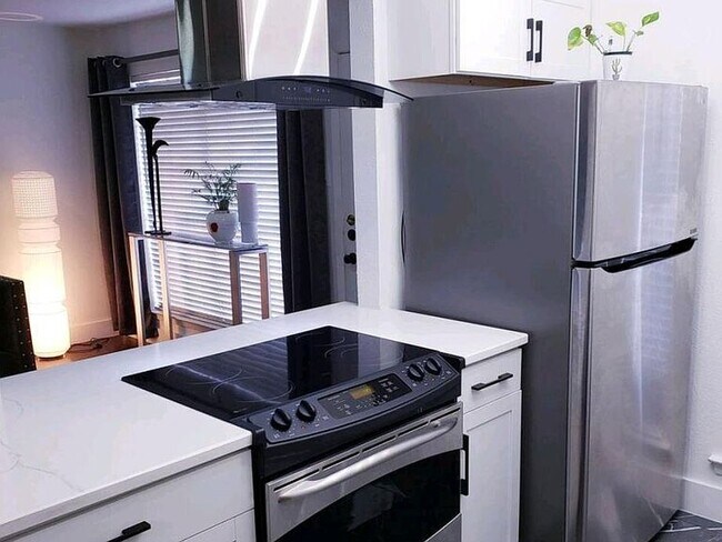 Foto del edificio - 12888 Montfort Dr