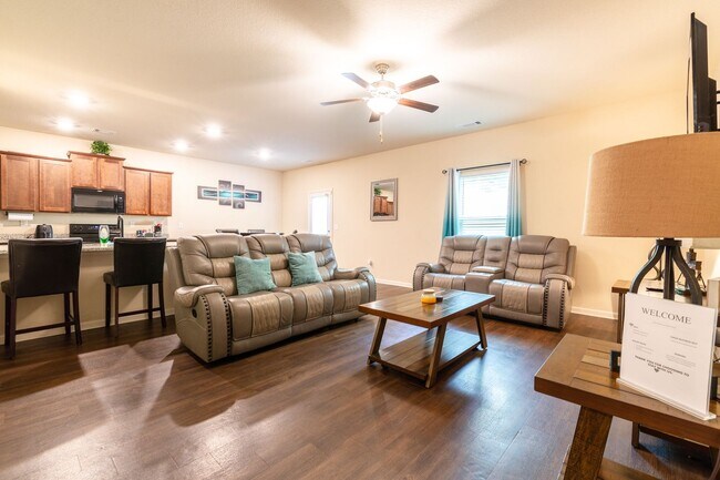 Building Photo - 3bd/2.5ba Douglasville Charming Home for Rent