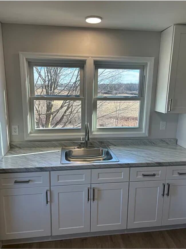 Building Photo - 982 S Schodack Rd