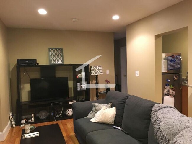 Foto del edificio - Steps from Agganis Arena, heat, Hot Water Included, Laundry on a Site, Parking for Rent