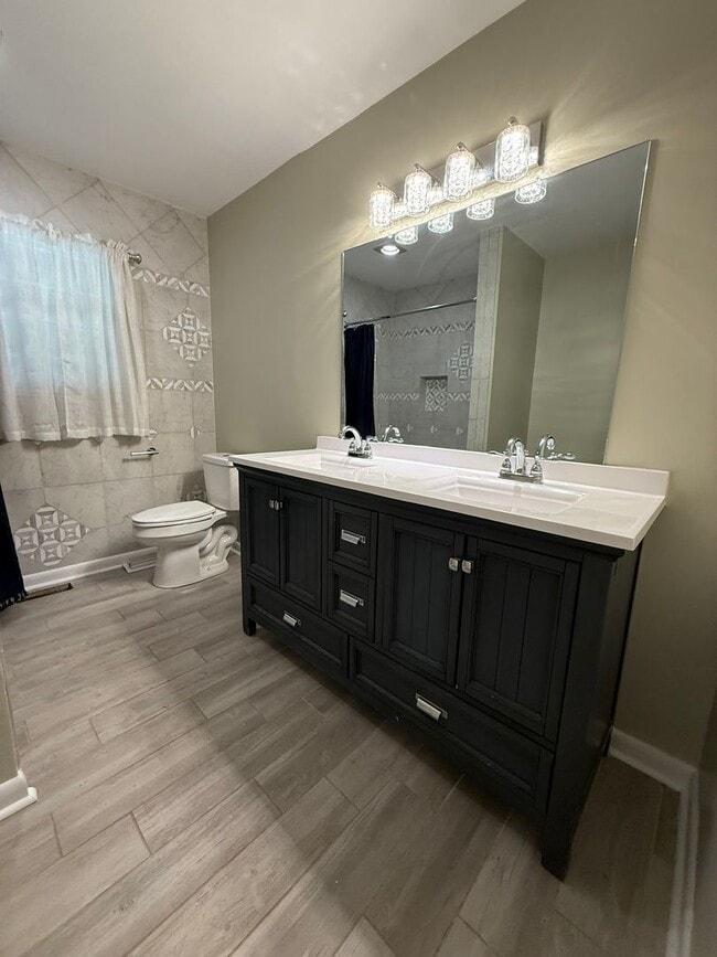 Foto del edificio - 300 Talbert Dr