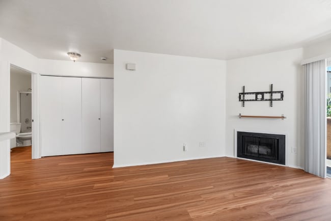 Building Photo - 215 Woodland Pkwy
