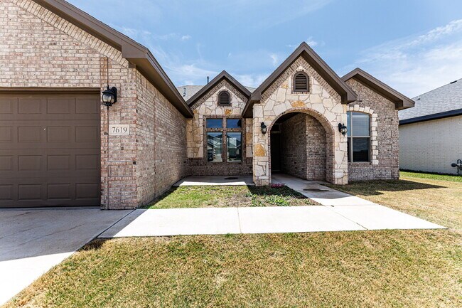 Foto del edificio - Spacious 4 Bed Home Near Frenship Schools | Modern Build | 2022 Construction