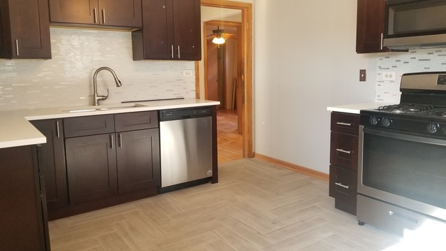 Foto del edificio - 6333 N Odell Ave