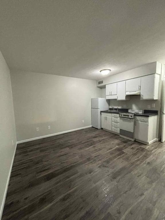 Building Photo - 1612 Tippecanoe Dr