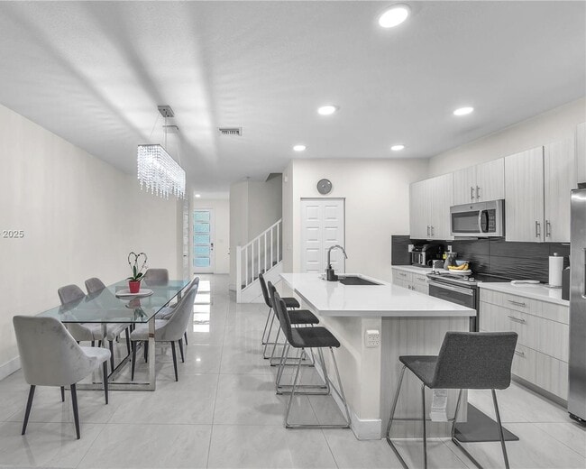 Building Photo - 15850 NW 91st Ct