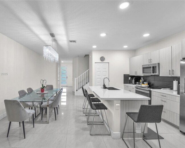 Foto del edificio - 15850 NW 91st Ct