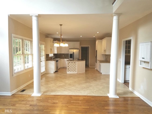 Building Photo - 802 Oak Trail Dr