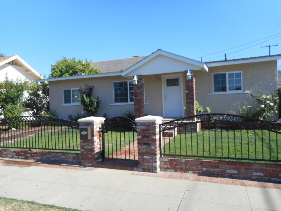 139 W 5th St, Azusa, CA 91702 House Rental in Azusa, CA