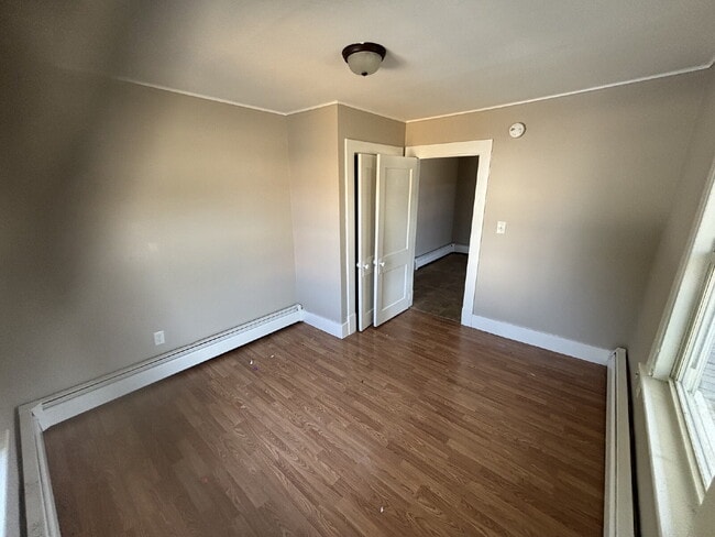 Building Photo - Cozy & Affordable 1BR Apartment with Heat Included – Convenient Sanford Location!
