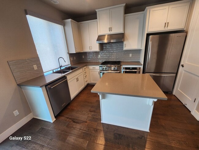 Building Photo - Beautiful two story home in the great neig...