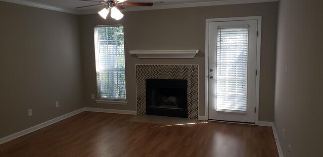 Foto del edificio - 4728 Brookwood Dr