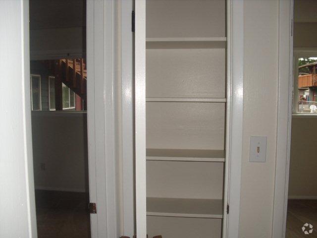 Closet - Lake Oswego Apartments