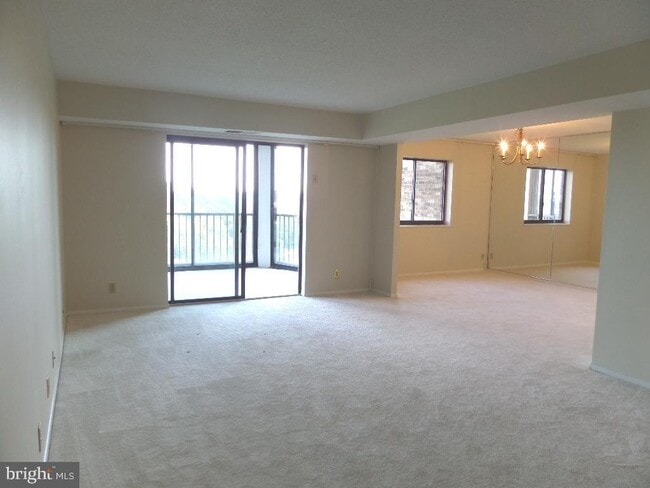 Building Photo - 5904 Mt Eagle Dr