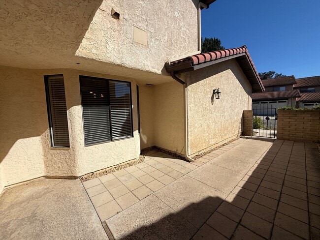 Foto del edificio - Beautiful Two Story Orcutt Town Home in th...