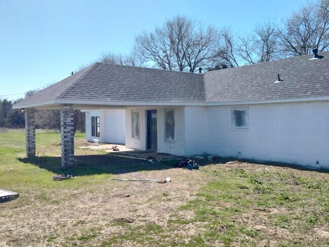Building Photo - 10178 US-82