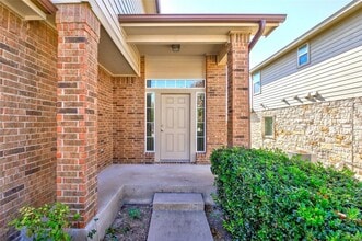 Building Photo - 2217 Nestlewood Dr