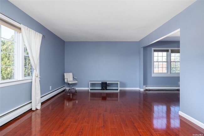 Building Photo - 672 Broadway