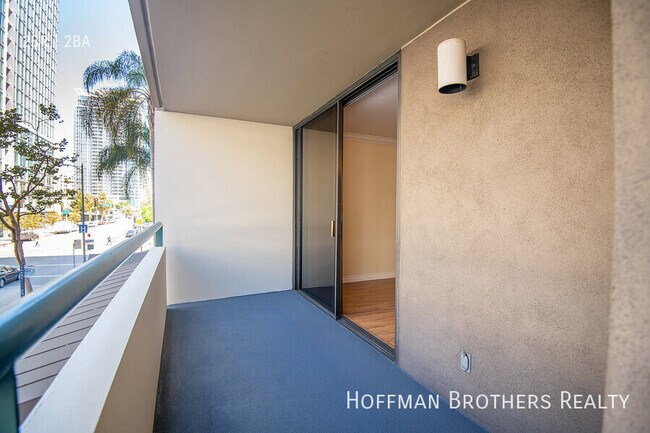 Building Photo - 600 W 9th St Los Angeles, CA, 90015