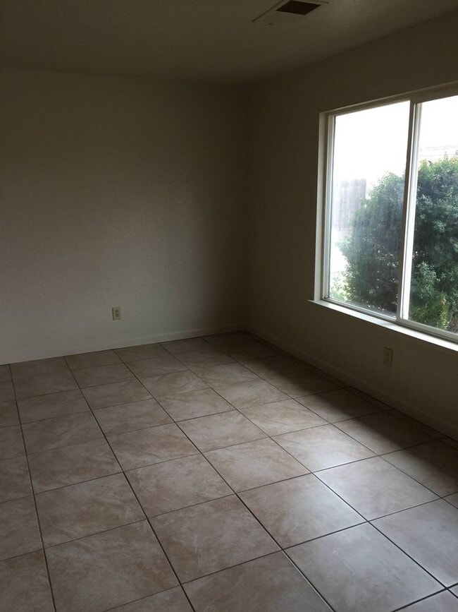 Foto del edificio - 2 Bedroom Apartment - Merced Coming Soon!