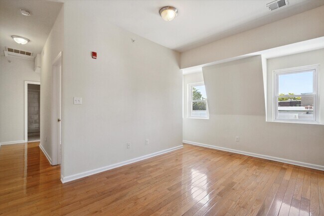 Building Photo - 1519 N 16th St