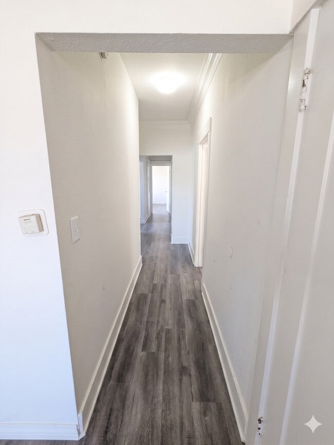 Building Photo - 5263 S Figueroa St