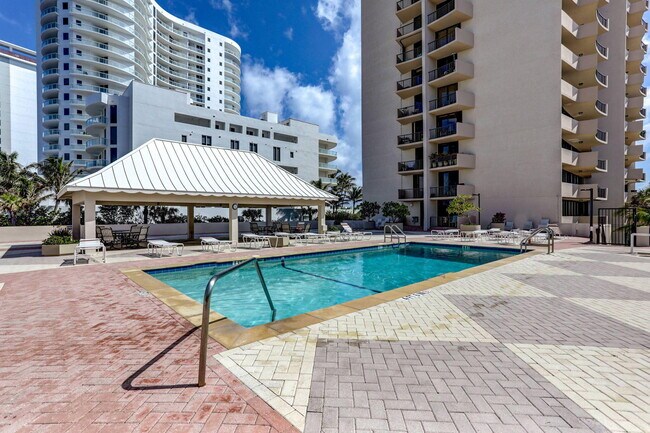 Foto del edificio - 4200 N Ocean Dr