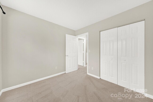 Foto del edificio - 9009 4 Mile Creek Rd